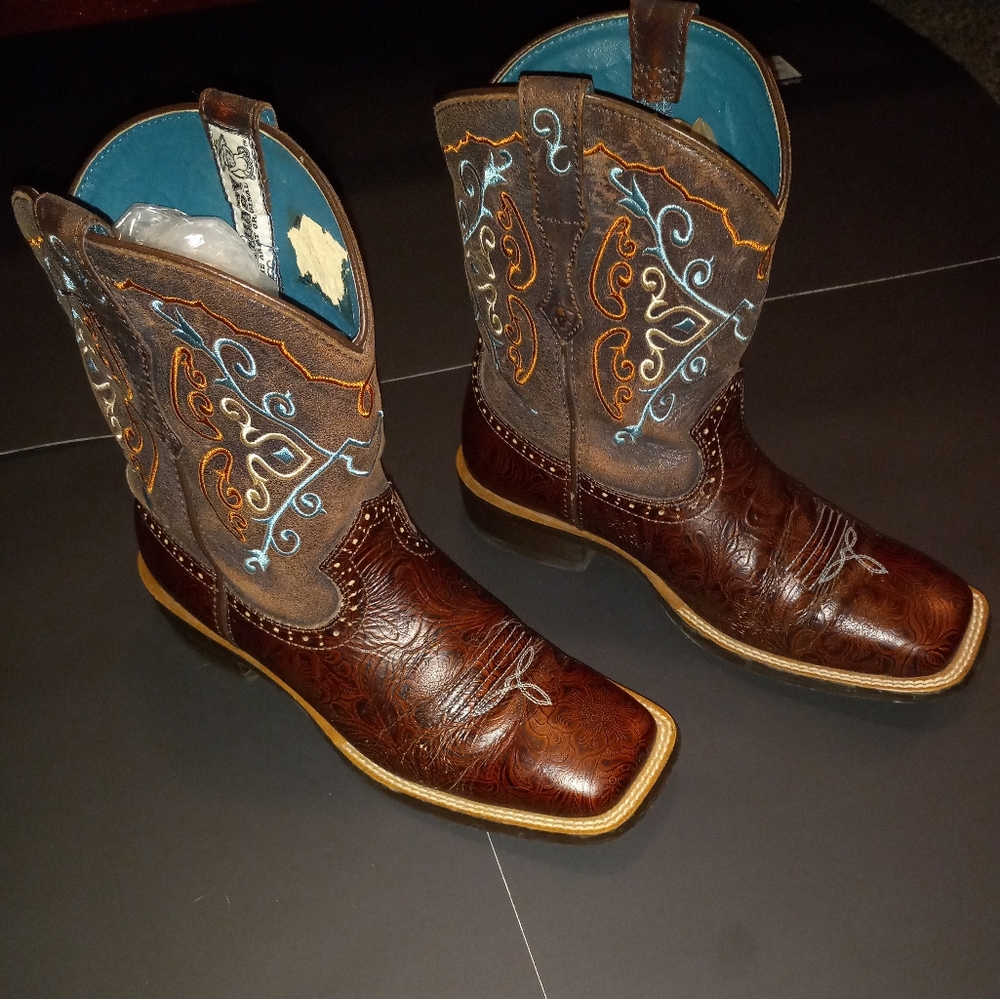 Women's Ariat square toe Cowgirl boots